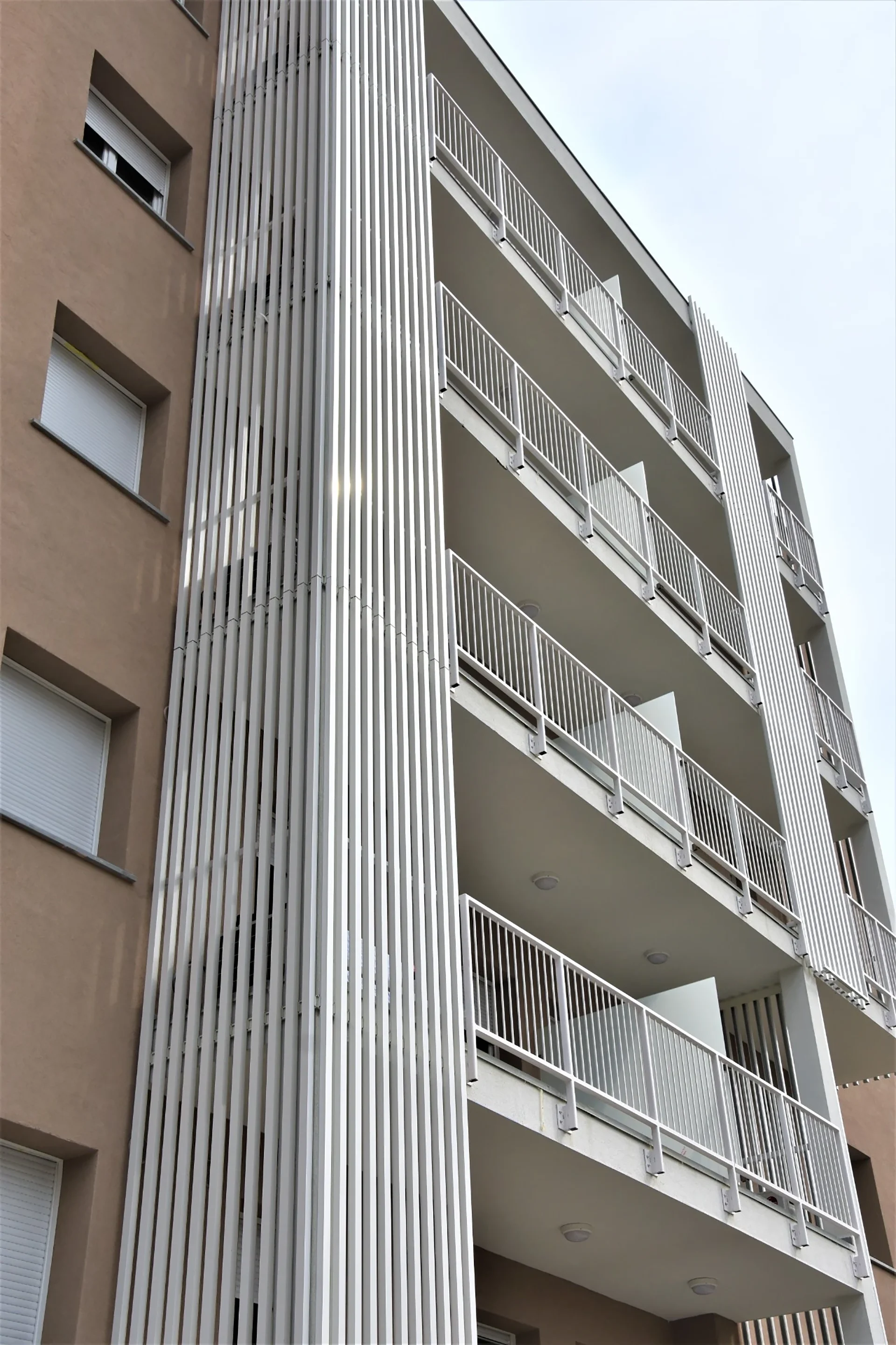 schermature-per-balconi-e-vano-scale-lumezzane-milano