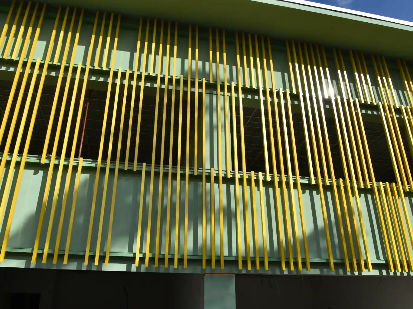 schermatura-solare-facciata-scuola