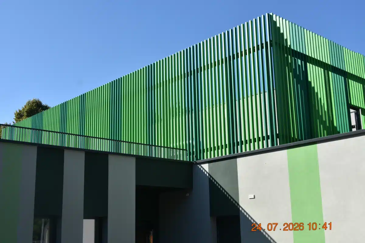 realizzazione-copertura-frangisole-per-scuola-primaria-saronno