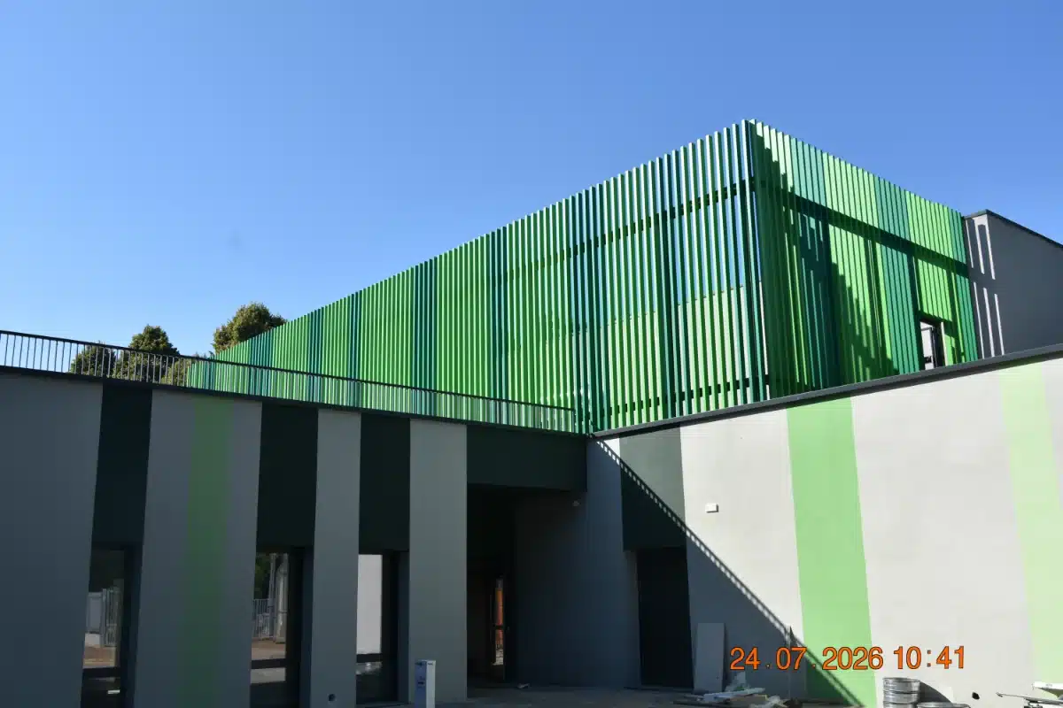 scuola-primaria-saronno-dettaglio-lame-frangisole